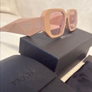❌SOLD❌An authentic pair of PRADA Sunglasses